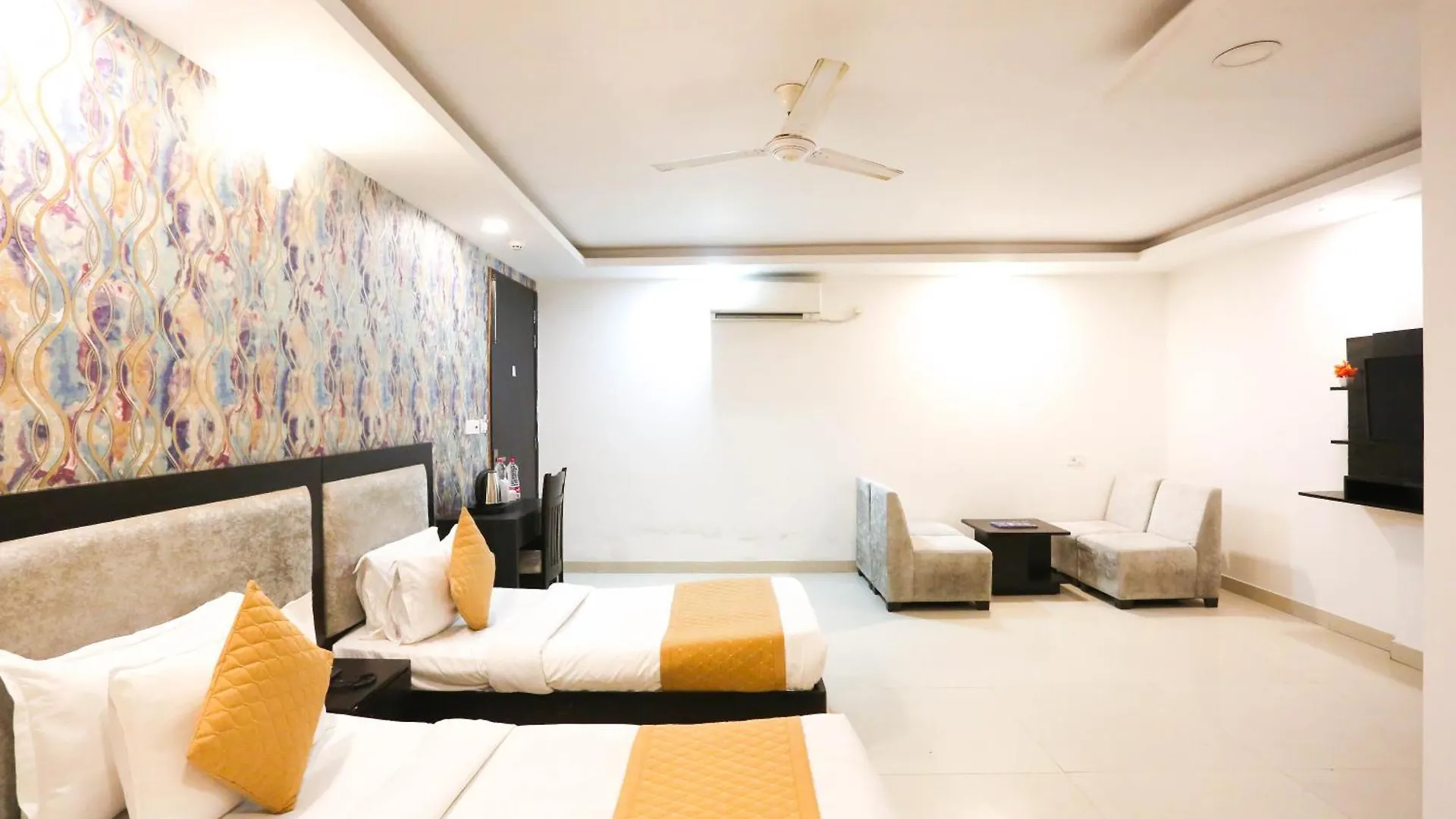 Hotel Aashiyana New Delhi 3*,