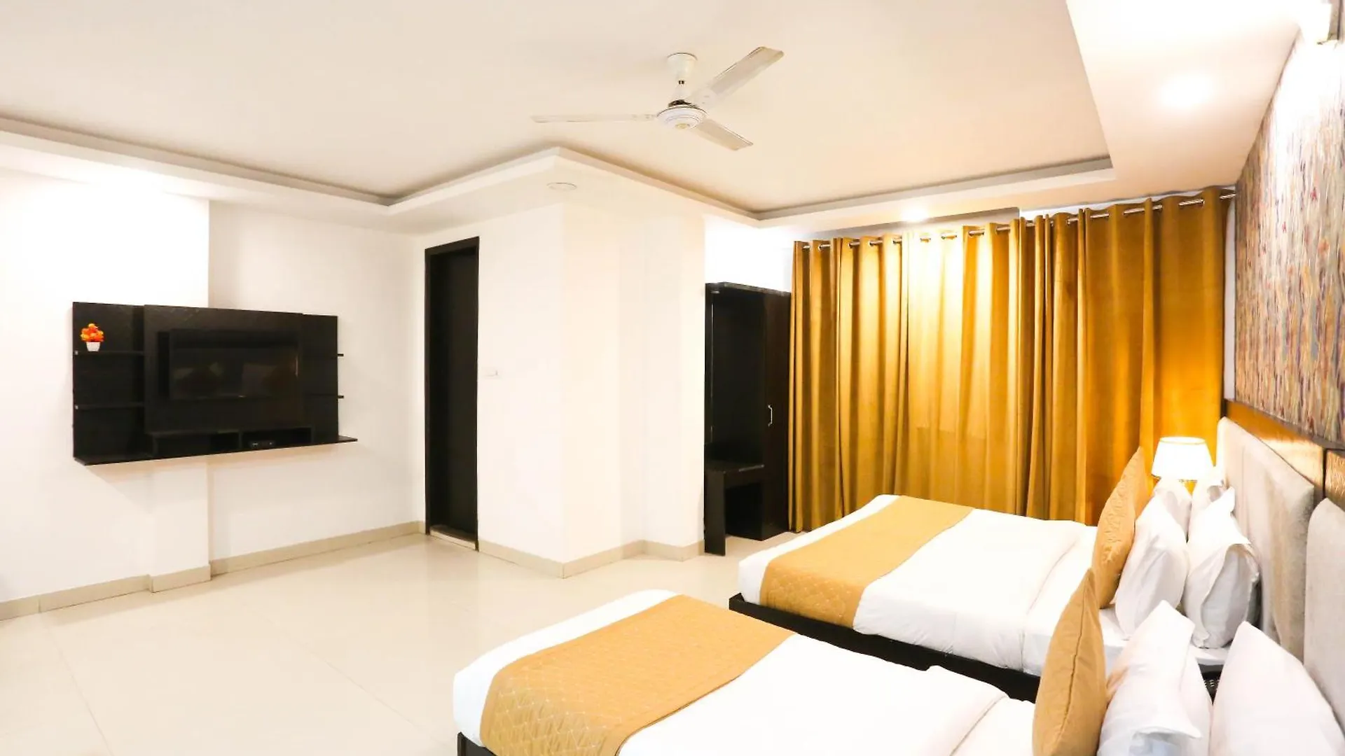 Hotel Aashiyana New Delhi 3*,