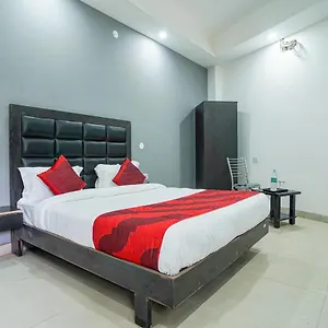 Hotel Red Snapper Couple Friendly At West Delhi, New Delhi