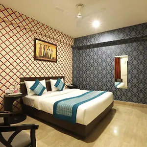 Hotel Ark Wood At Airport, New Delhi